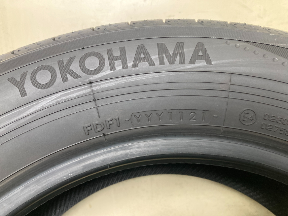 中古タイヤ)極上品 21年製 ☆215/60R16 95H YOKOHAMA BluEarth RV-02